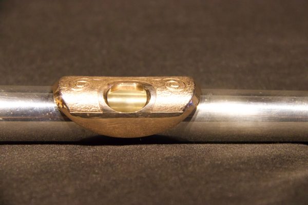 Side detail of Jeff Weissman headjoint showing gold lip plate engraving