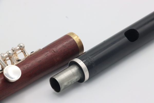 Sedona Rosewood Piccolo with grenadilla headjoint – close-up of silver-plated keys and grenadilla headjoint