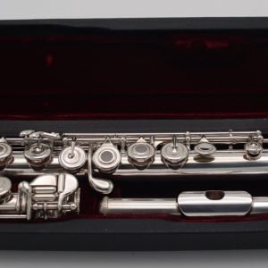 Samperi Spectrum flute with solid silver headjoint and 14k gold riser displayed in a velvet-lined case.
