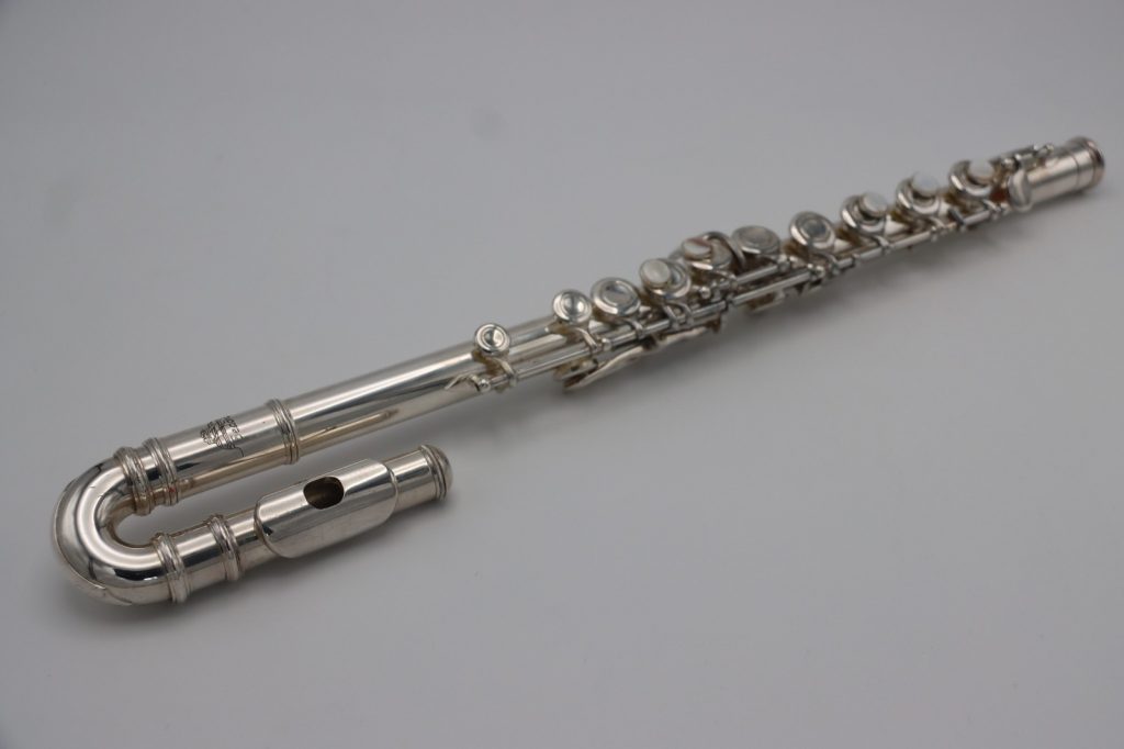ull view of Sedona curved-head flute assembled, including headjoint, body, and keywork
