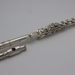 ull view of Sedona curved-head flute assembled, including headjoint, body, and keywork